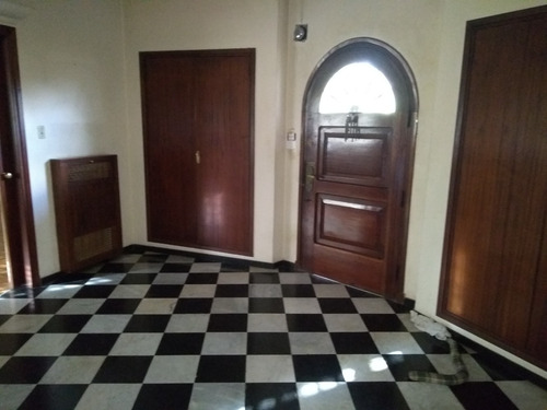 Venta De Fina Casa En Carrasco Centrico De 4 Dorms Y Scio