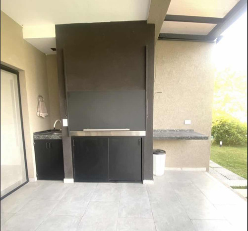 Venta De Excelente Casa. Barrio Santa Elena, Pilar Del Este