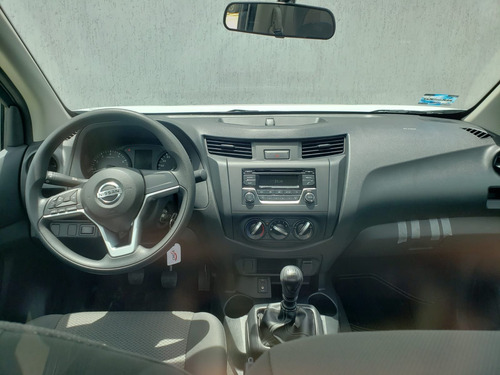 Imagen 4 de 7 de Nissan Np300 2021 2.5 Chasis Cabina Dh Aa Pack Seg Mt