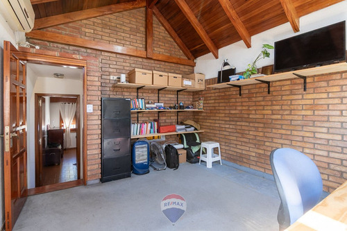 Venta Casa 5 Dorm Cochera Poeta Lugones Cba