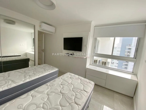 Apartamento De 3 Dormitorios En Venta En Miami Boulevard, Punta Del Este.