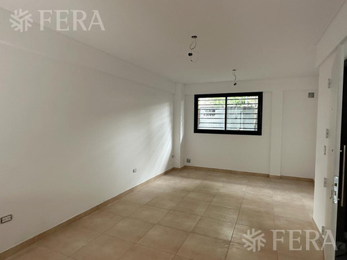 Venta Monoambiente Con Patio En Sarandí (32249)