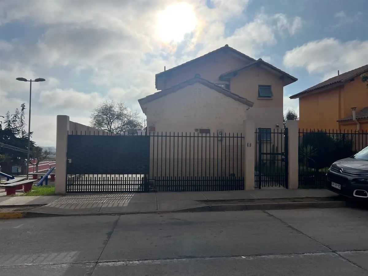 Imagen 2 de 28 de Se Vende Estupenda Casa Esquina Sector San Joaquin