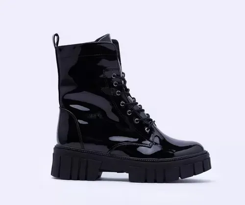 Botas guindas online de charol