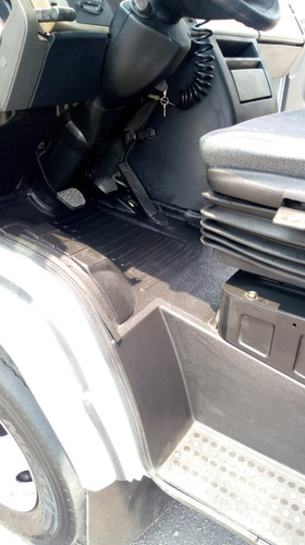 Imagem 13 de 15 de Mercedes Benz 710 2009 - Bau