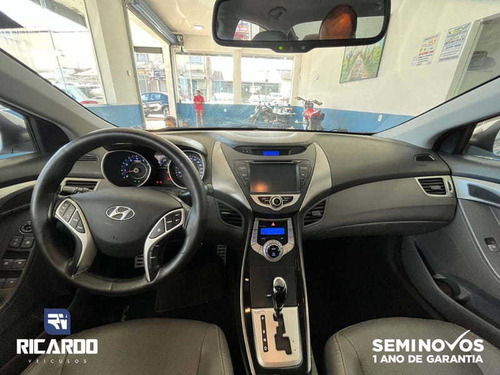 Imagem 12 de 13 de Hyundai Elantra Gls 1.8 16v Aut. 2013