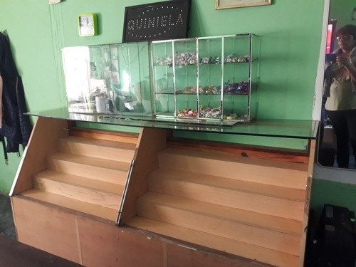 Imagen 2 de 4 de Vendo Mostrador Con 2 Carameleras Y 1 Cigarrera
