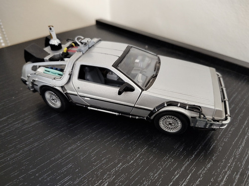 Imagen 4 de 5 de Welly 1:24 Colección Volver Al Futuro Auto Vehiculo Delorian