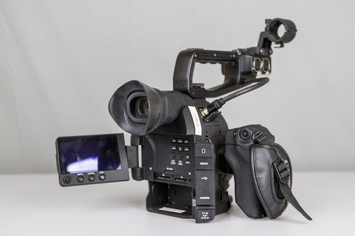 Canon Eos C100 Mark Ii + 4 Baterias+case Rígido+sdxc 64gb