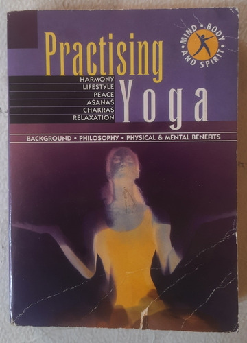 Practicando Yoga (practising Yoga) Libro En Inglés.