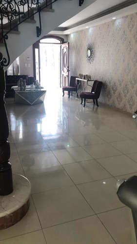 Imagen 4 de 8 de Alquilo Casa Con Piscina Para Vivienda O Uso Comercial