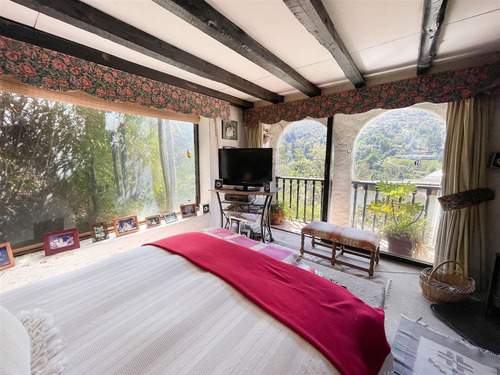 Casa En Venta De 4 Dorm. En Lo Barnechea