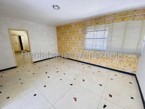 Casa De Uso Comercial, En Alquiler En Los Palos Grandes. 25-14860