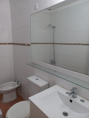 Imagen 10 de 25 de Ph 3 Ambientes Tipo Loft Apto Profesional, 2 Dormitorios, Toilette Y Baño, Pequeña Terraza Escalonada, Patio.