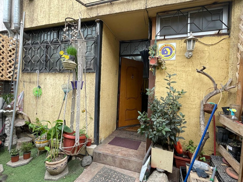 Venta De Casa En Barrio Villa Olímpica En Ñuñoa