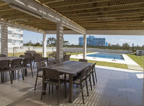 Imagen 11 de 20 de Apartamento Frente Al Mar En Venta Dos Dormitorios Y Servicio - Punta Del Este Mansa