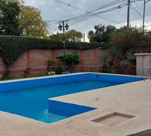 Casa Jardin Y Pileta Gro Baigorria