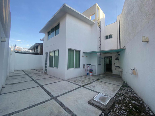Casa En Venta En La Virgen, Metepec