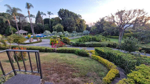 Inigualable Residencia En Venta En Jardines De Ahuatepec, Cuernavaca