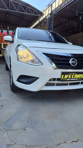 Imagem 2 de 13 de Nissan Versa