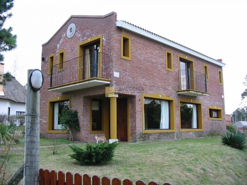 Imagen 1 de 30 de Venta De Casa De 3 Dormitorios En Altos Del Pinar