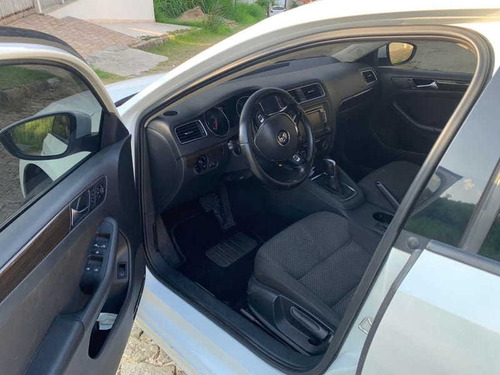 Imagem 3 de 6 de Volkswagen Jetta Cl Ac 2015