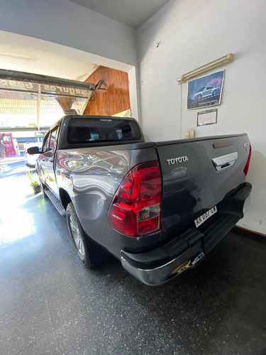 Toyota Hilux 2.8 Cd Srv 177cv 4x2 2016