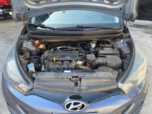 Imagem 7 de 10 de Hyundai Hb20s 2015 1.6 Comfort Plus Flex Aut. 4p