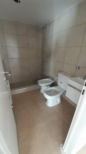 Venta Departamento 2 Dormitorios En Jujuy Al 300. Nqn Capital.