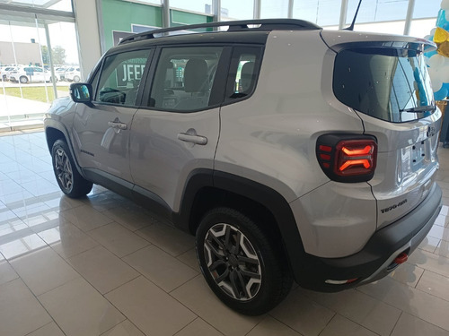 Imagen 8 de 17 de Renegade Trailhawk 4x4 T270 My23 Fmd