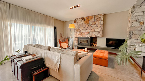 Casa En Venta En Arenas Del Sur, Mar Del Plata.