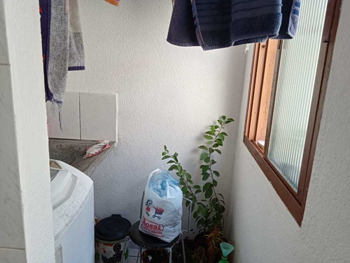 Vendo Apartamento Bem Conservado Com 2 Quartos, Ótimo Local E Bem Barato!