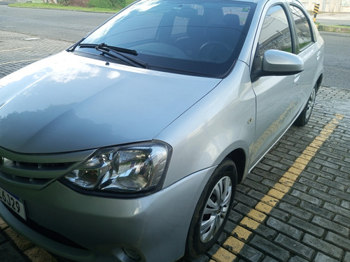 Toyota Etios Sedán 1.5 16v Xs Aut. 4p