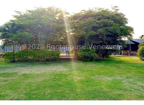 Dayana Saez Vende Hermosa Granja En Zona Privilegiada Con Los Servicios Básicos Constantes, Un Lugar Gastronómico Con Ambientes Campestres Y Tranquilos Que Podrás Disfrutar Junto A Tu Familia.