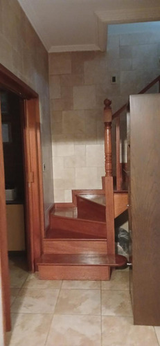 Venta Casa 5 Ambientes Con Jardin,quincho Y Cochera Cubierta