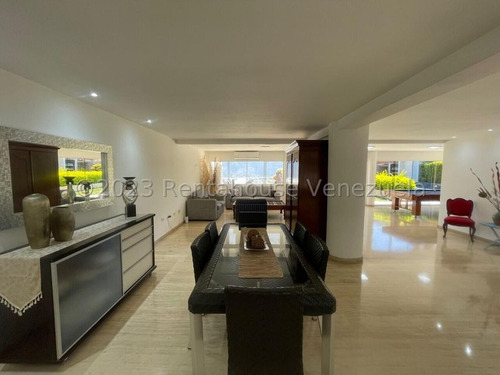 23-30160 Venta Hermosa Casa, Completamente Remodelada Y Decorada Con Muy Buen Gusto