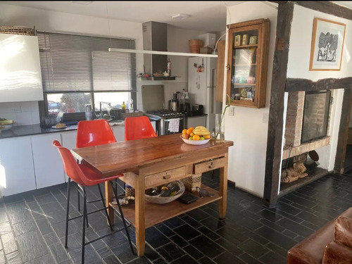 Hermosa Casa Remodelada Con Vistas Panorámicas Y Amplio Jardín En Carlos Paz
