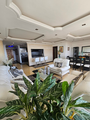 Yosmar & Fernando Lujoso Apartamento En El Parral Res Asaad Garden En Venta