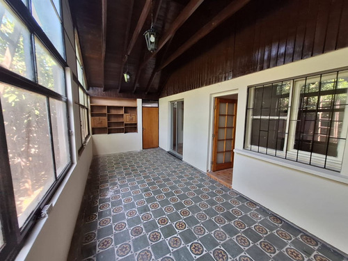 Casa En Venta De 8 Dorm. En Macul