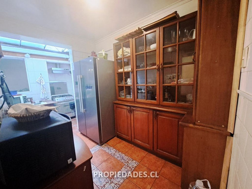 Casa En Venta De 4 Dorm. En Ñuñoa