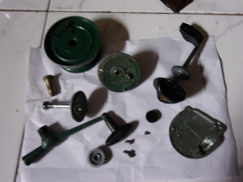 Repuesto Reel Escualo Eco- 2 Tornillos De Tapa - Ver Otros (Usado)
