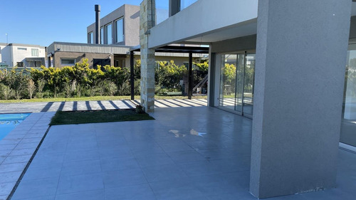 Imagen 4 de 22 de Casa En Venta - San Sebastián, Area 5