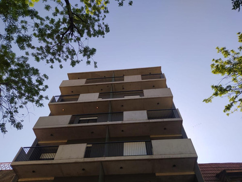 Imagen 2 de 16 de Edificio 1ª De Mayo 1970