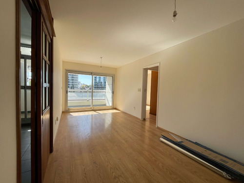 Apartamento En Alquiler, 2 Dormitorios, 2 Garages, Buceo