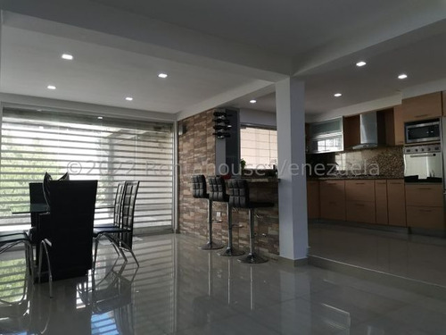 Imagen 7 de 28 de Hermoso Th De Esquina, Con Acabados De Primera. Comodas Habitaciones Con Closet, Hermosa Cocina Completamente Equipada, Amplio Patio Con Caney, 3 Puestos De Estacionamiento Techados