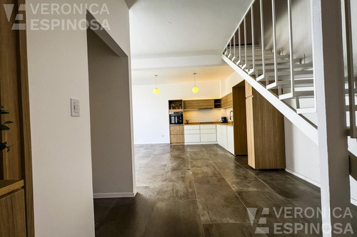 Casa En Venta De Cuatros Ambientes - Haedo Sur