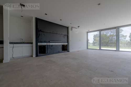 Imagen 7 de 21 de Casa En Venta En El Golf