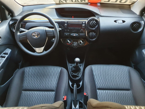 Imagen 13 de 20 de Toyota Etios X 1.5 0km 2023