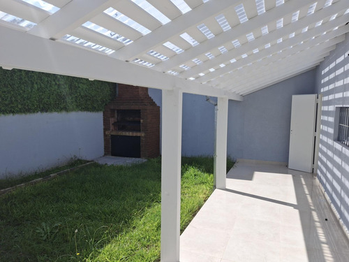 Casa De 6 Ambientes En Alquiler La Lucila