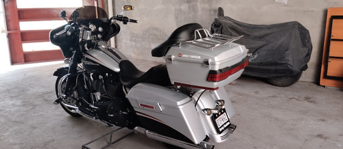 Motocicleta Harley Davidson Street Glide